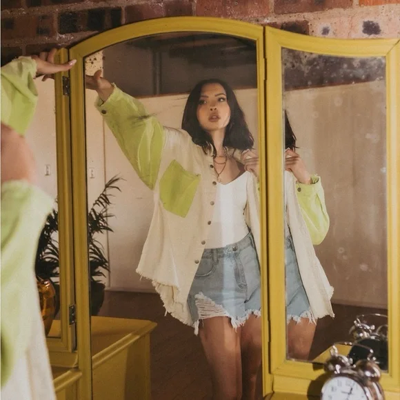 Women's Two-Tone Shacket - Picture 3 of 7